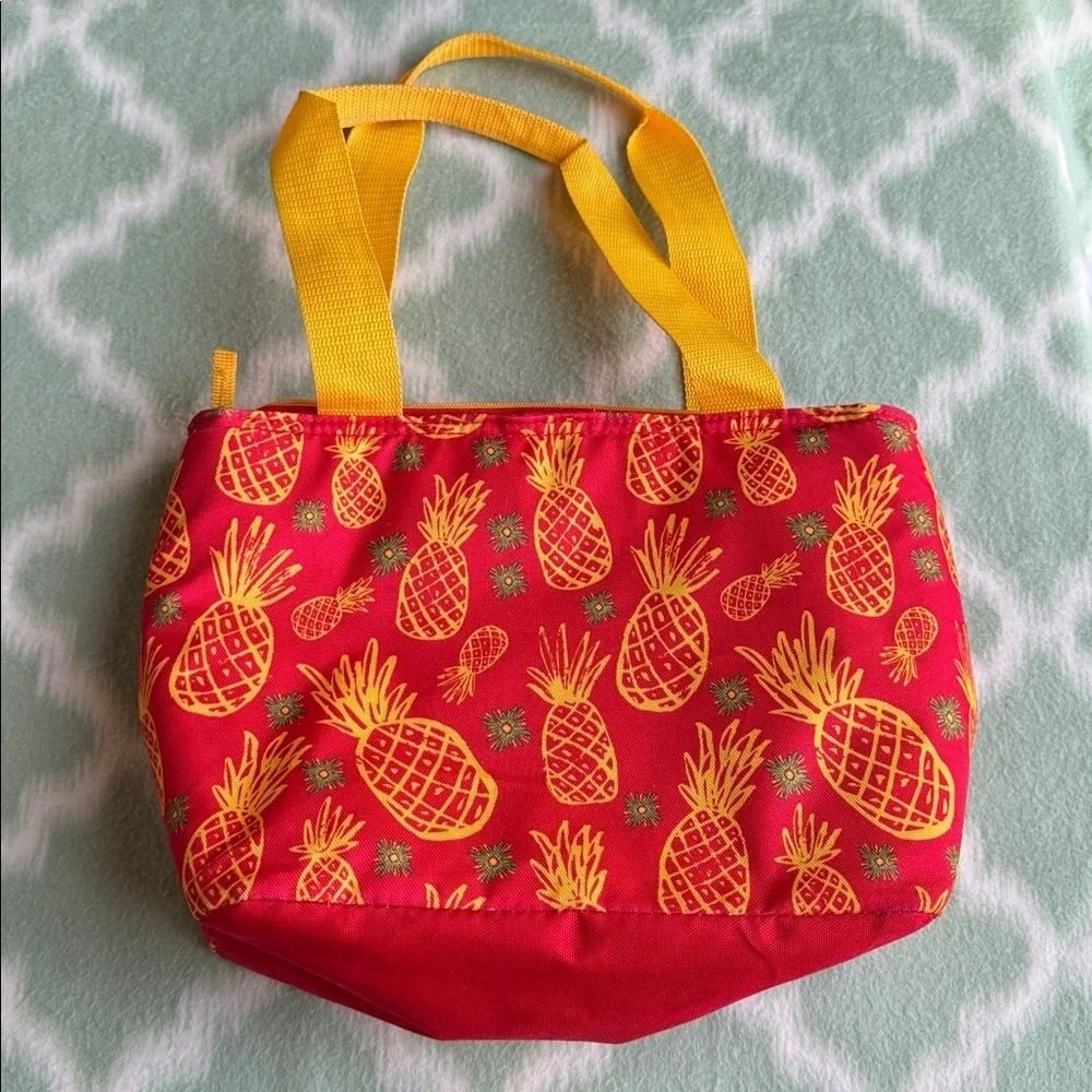 Red Pineapple insulated lunch Bag